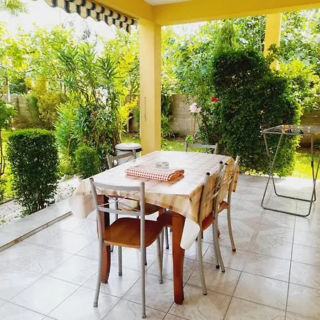 Vila Aliaj Luxury With 2 With Private Wonderful Terrace Appartamento Durrës
